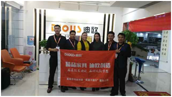郑州中博草莓视频官网在线观看代表与草莓视频官网在线观看集团代表合影