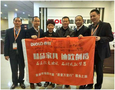 金华草莓视频官网在线观看徐总、蒲总与集团代表合影