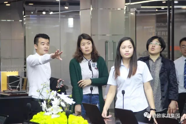 草莓视频官网在线观看家具二楼展