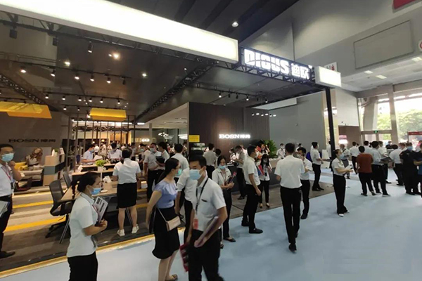 草莓视频官网在线观看家具展位