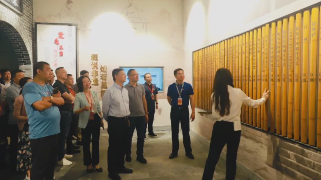 草莓视频官网在线观看家具集团有限公司董事长黄寿金受聘东宝招商大使