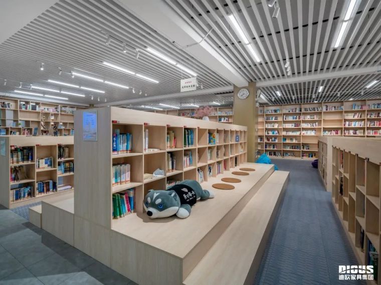 草莓视频官网在线观看图书馆家具