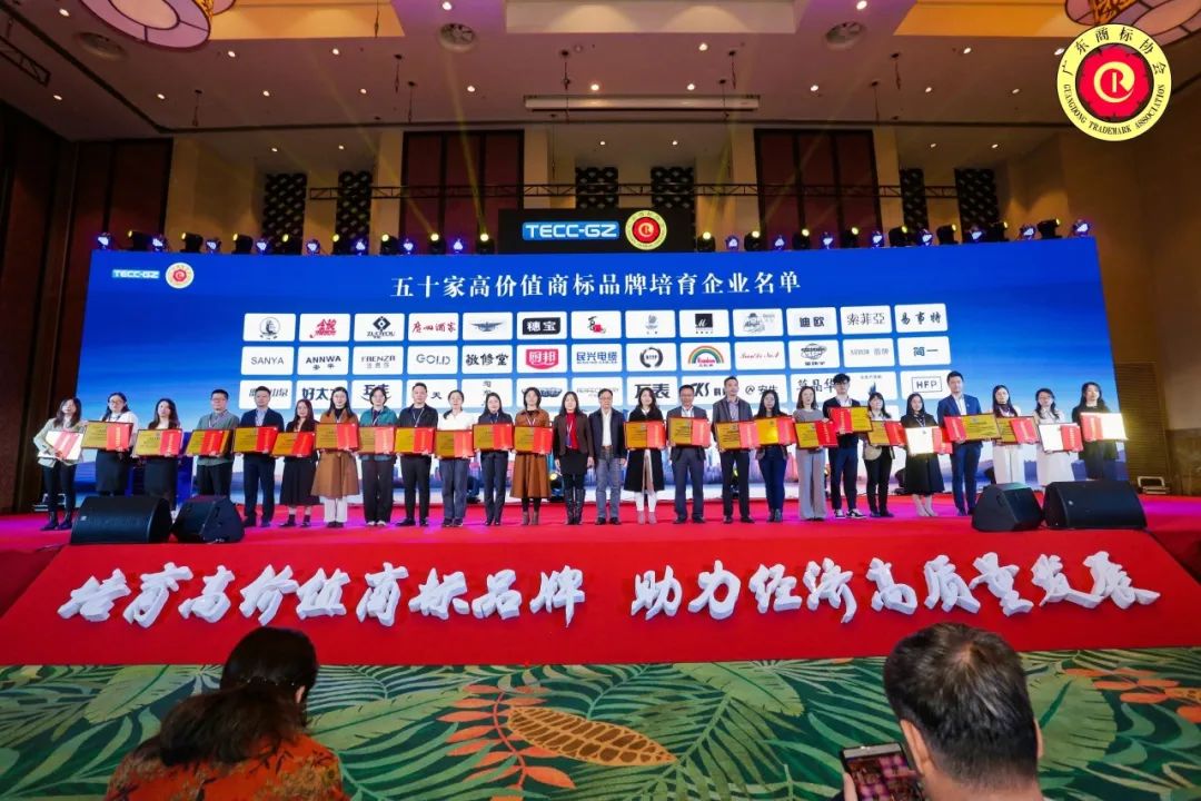 年度品牌影响力企业！草莓视频官网在线观看家具集团揽获多项重磅大奖！